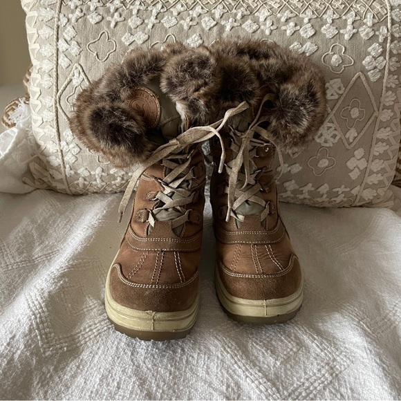 🌵 Bundle Sale 2/$20 Santana Canada Faux Fur Boots, Size 37 or US 6 - Picture 2 of 16